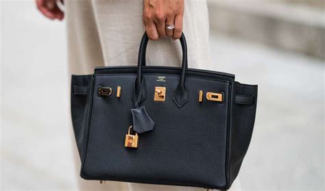 woman buys hermes bag at thrift store|hermes birkin bag scam.